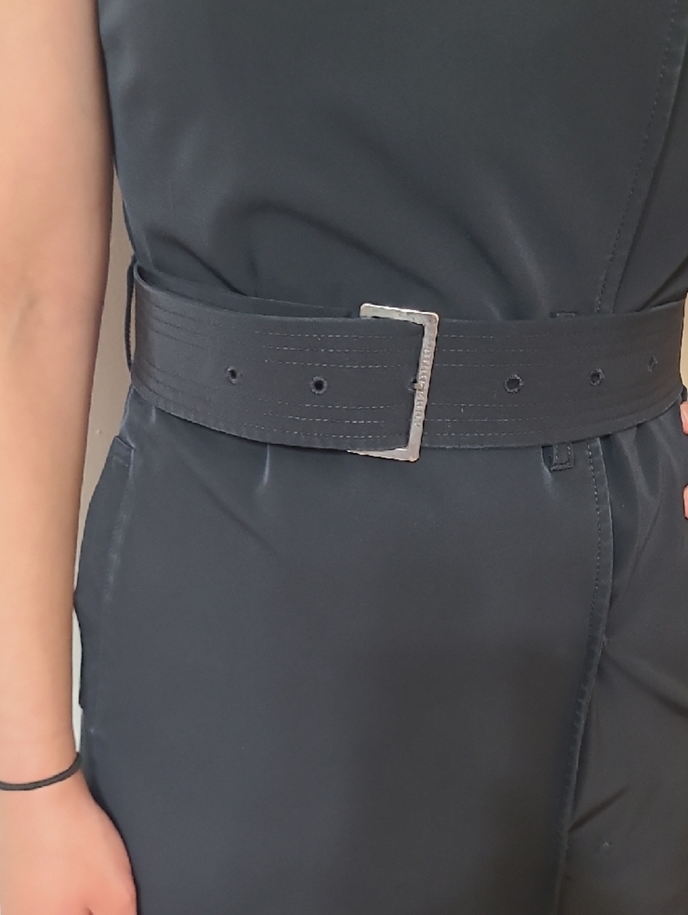 Burberry Black Sleeveless Belted Midi Dress - Picture 4 of 11